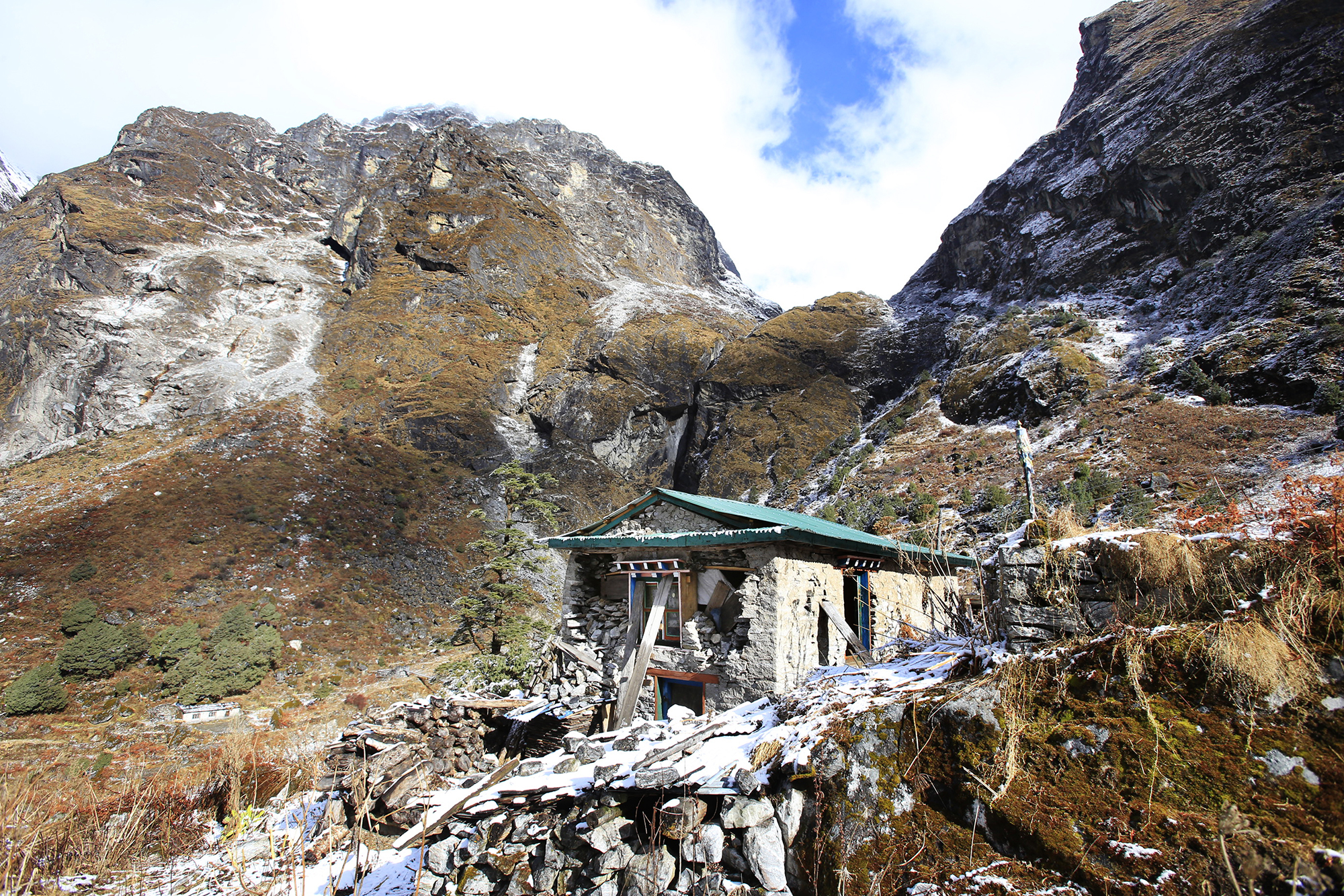 Reportage | Losan Piatti - Fotografo Italia_Nepal 2015_Terremoto Casa Distrutta